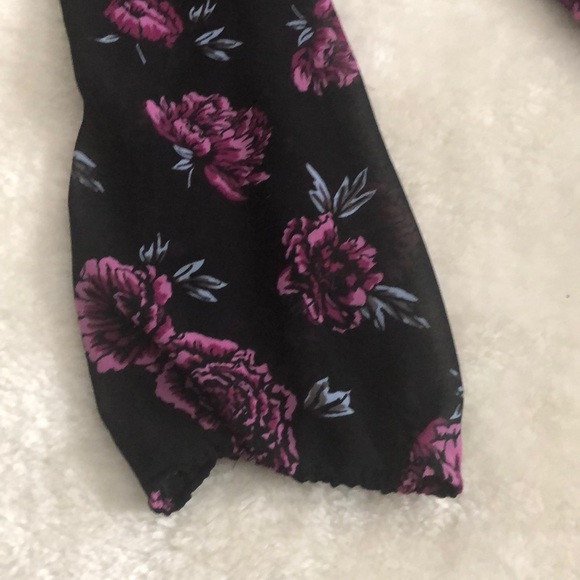 Torrid black floral Crisscross back chiffon blouse - Picture 7 of 11